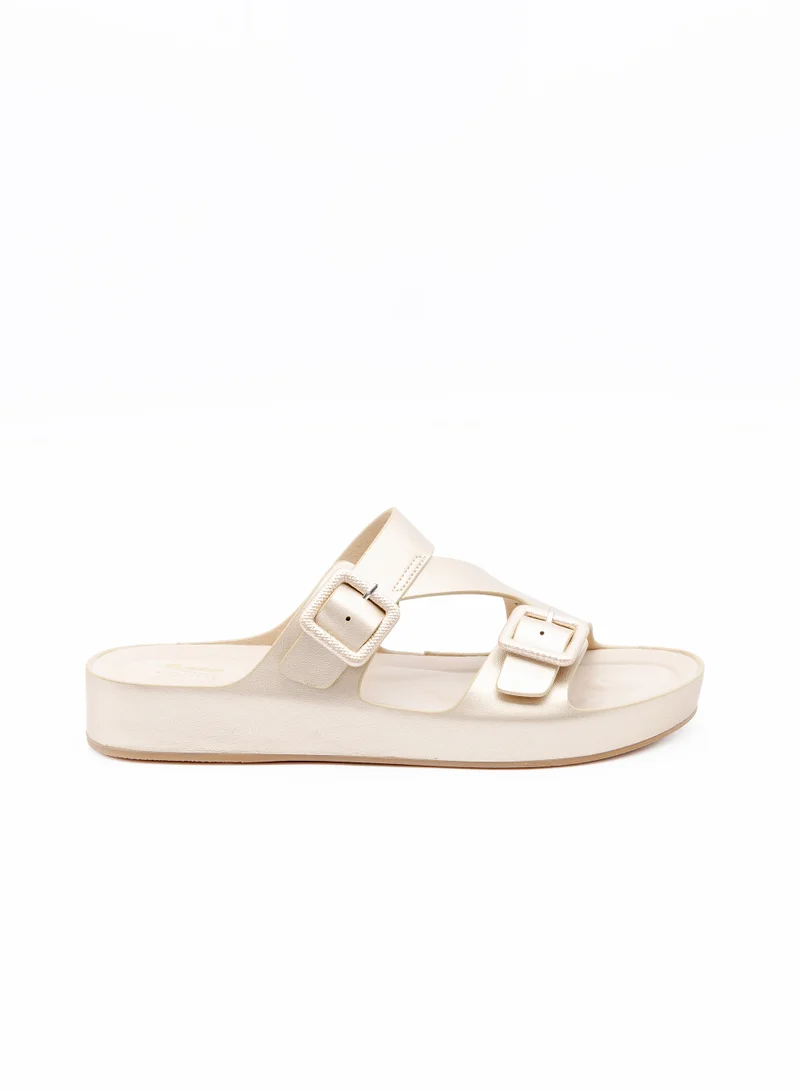 باتا صنادل سلايد بنعل مريح ومشبكين